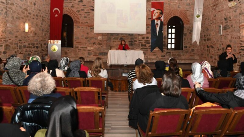 Osmangazi Belediyesi tarafından başlatılan ‘Kolektif Okuma’ etkinliğinde editör-sosyolog Demet Çoraklı,