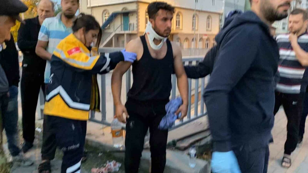 Bursa’da kontrolden çıkan tır altyola uçtu: 1 yaralı Bursa’da kontrolden çıkan tır altyola uçtu: 1 yaralı