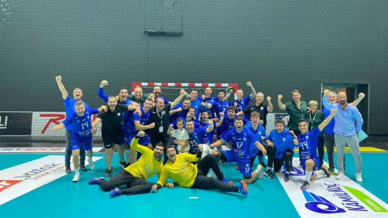 Nilüfer Belediyespor’dan deplasmanda kritik galibiyet Nilüfer Belediyespor Erkek Hentbol Takımı, deplasmanda karşılaştığı Spor Toto’yu 33-32’lik