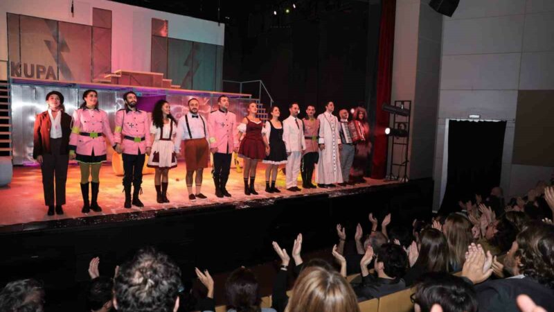 Nilüfer Kent Tiyatrosu, yeni sezonu Bertolt Brecht’in yazdığı, Doğu Yaşar