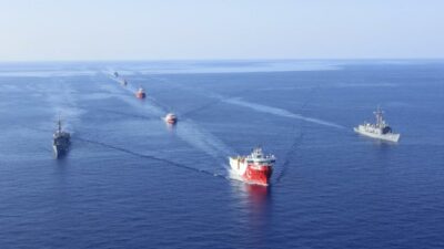 Oruç Reis, Süveyş Kanalı’nı geçti