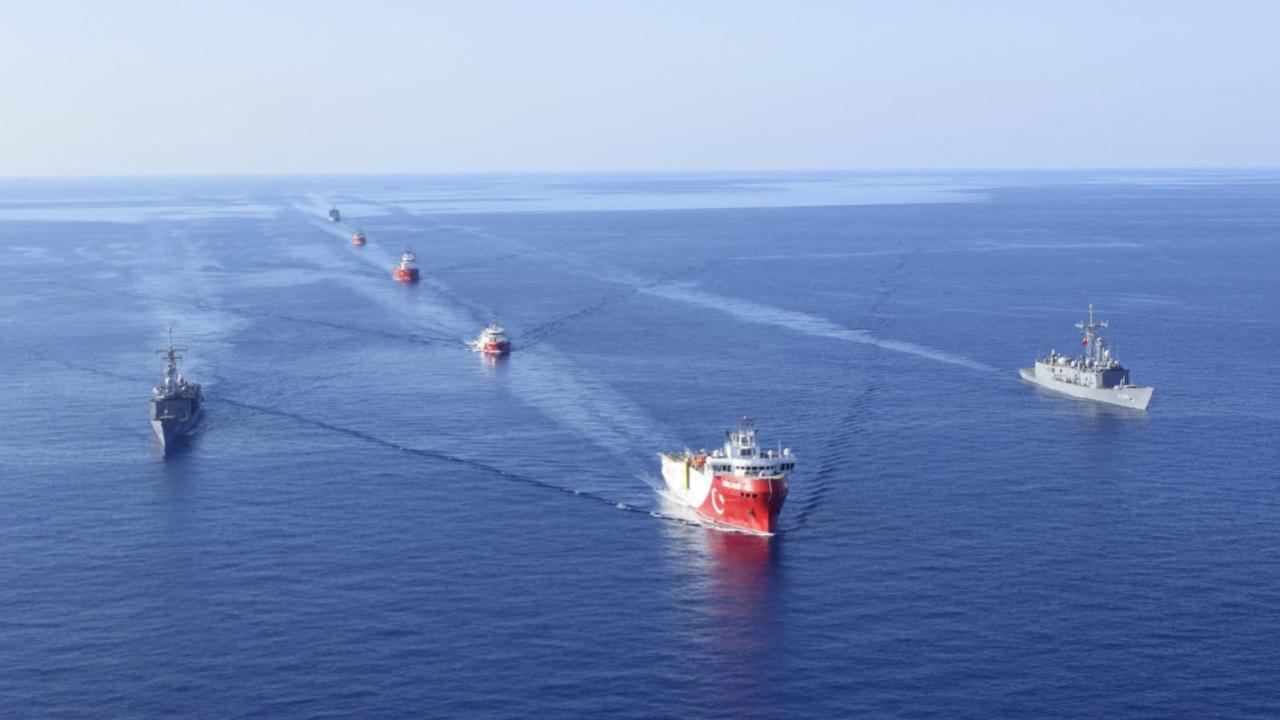 Oruç Reis, Süveyş Kanalı’nı geçti