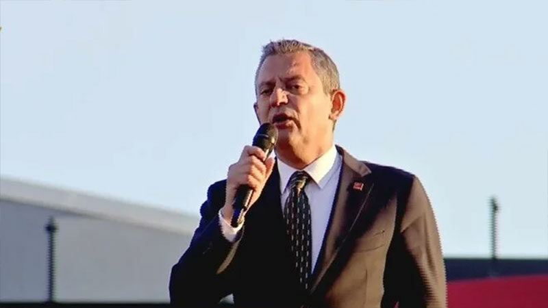 Esenyurt Belediye Başkanı Ahmet Özer'in görevden uzaklaştırılıp tutuklanmasına tepki gösteren