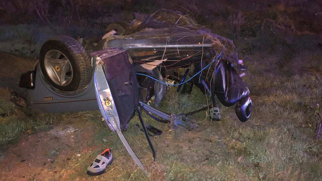 Otomobil ikiye bölündü: 2 ölü, 1 yaralı