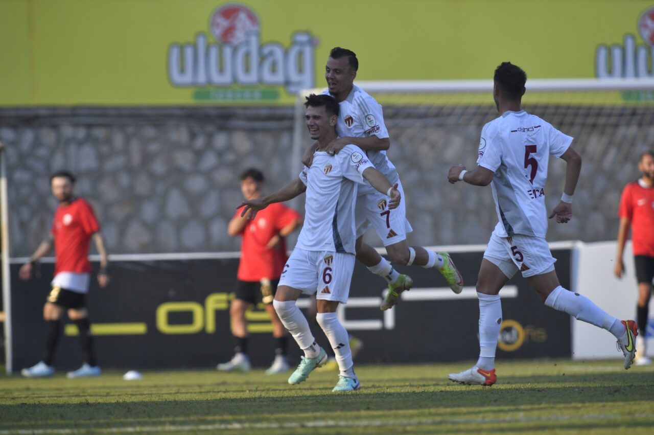 Amatörden gelip 2.Lig’deki Bursa ekibini sırtladı!