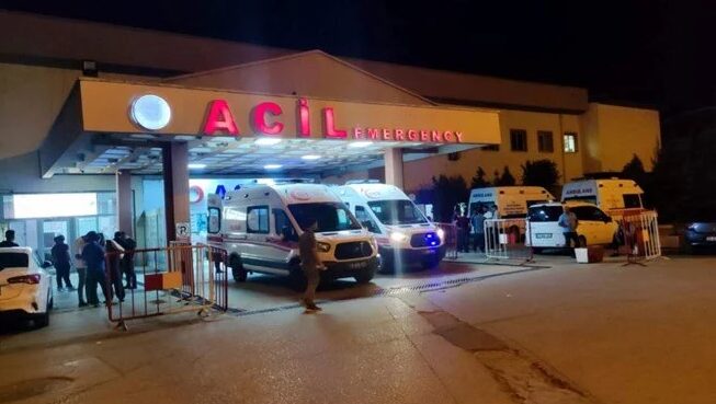 Askeri araç devrildi: 10 asker yaralı