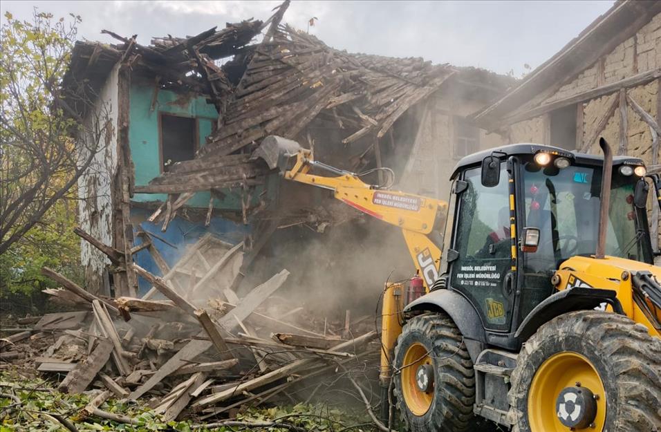 Bursa’nın bu ilçesi yıkımlarla nefes alıyor Bursa’nın bu ilçesi yıkımlarla nefes alıyor