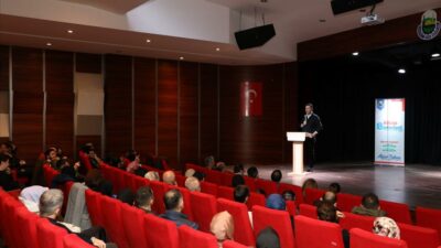 Mehmet Akif Ersoy, Ortadoğu’daki medya algısını İnegöl’de anlattı