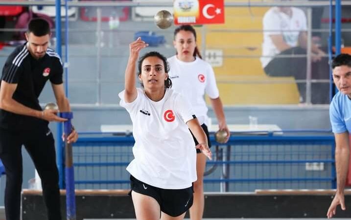 Bursa Büyükşehir Belediyesporlu Mine Türker, Mersin'de düzenlenen Avrupa Kadınlar ve