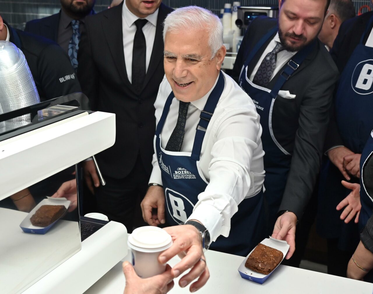 Bursa’da Burfaş B Kafe bir ilçeye daha açıldı! Kahveler Başkan Bozbey’den
