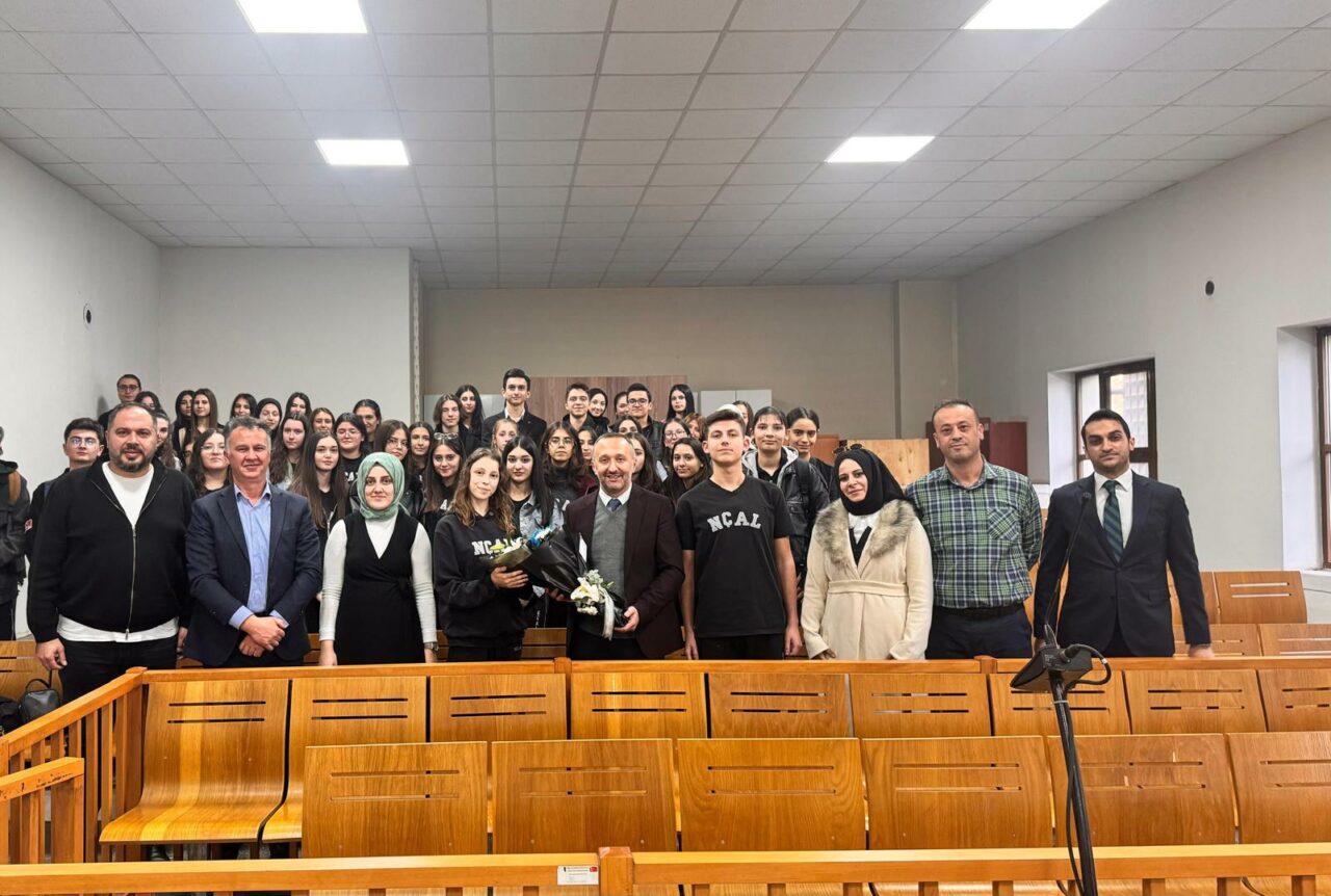 Nursel Çağlar Anadolu Lisesi öğrencilerine Bursa Adalet Sarayı’nda tecrübe dersi Nursel Çağlar Anadolu Lisesi öğrencilerine Bursa Adalet Sarayı’nda tecrübe dersi