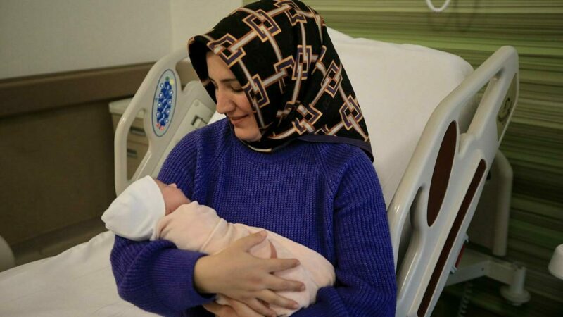 Aksaray'da 29 haftalıkken 900 gram doğan Ayşe bebek, Kayseri'de yoğun