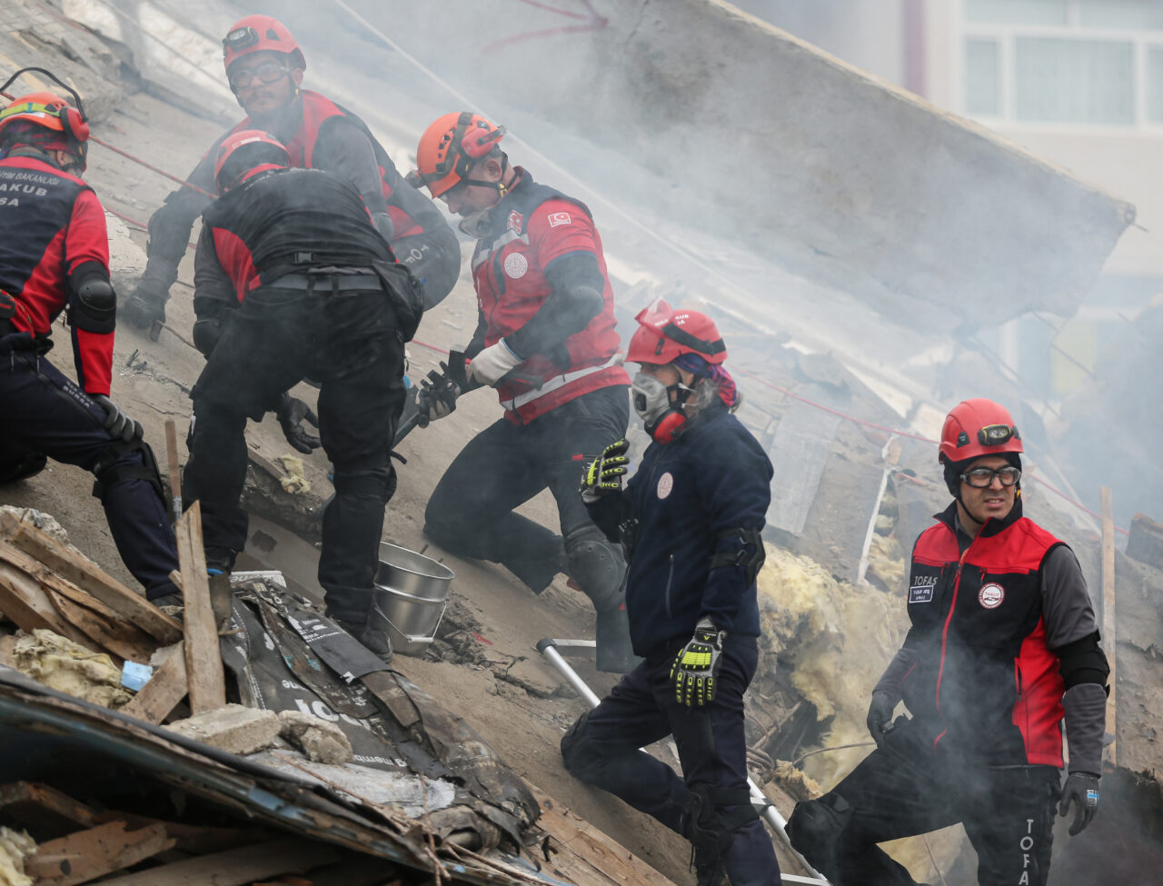 Bursa’da gerçeği aratmayan deprem tatbikatı! 1000 personel katıldı Bursa’da gerçeği aratmayan deprem tatbikatı! 1000 personel katıldı