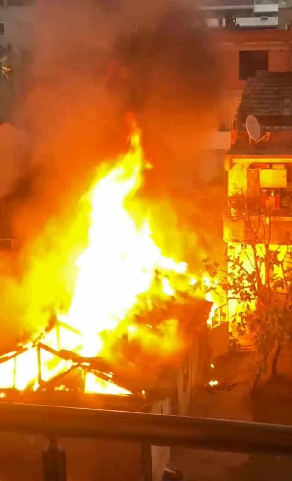 Bursa’da geceyi alevler aydınlattı