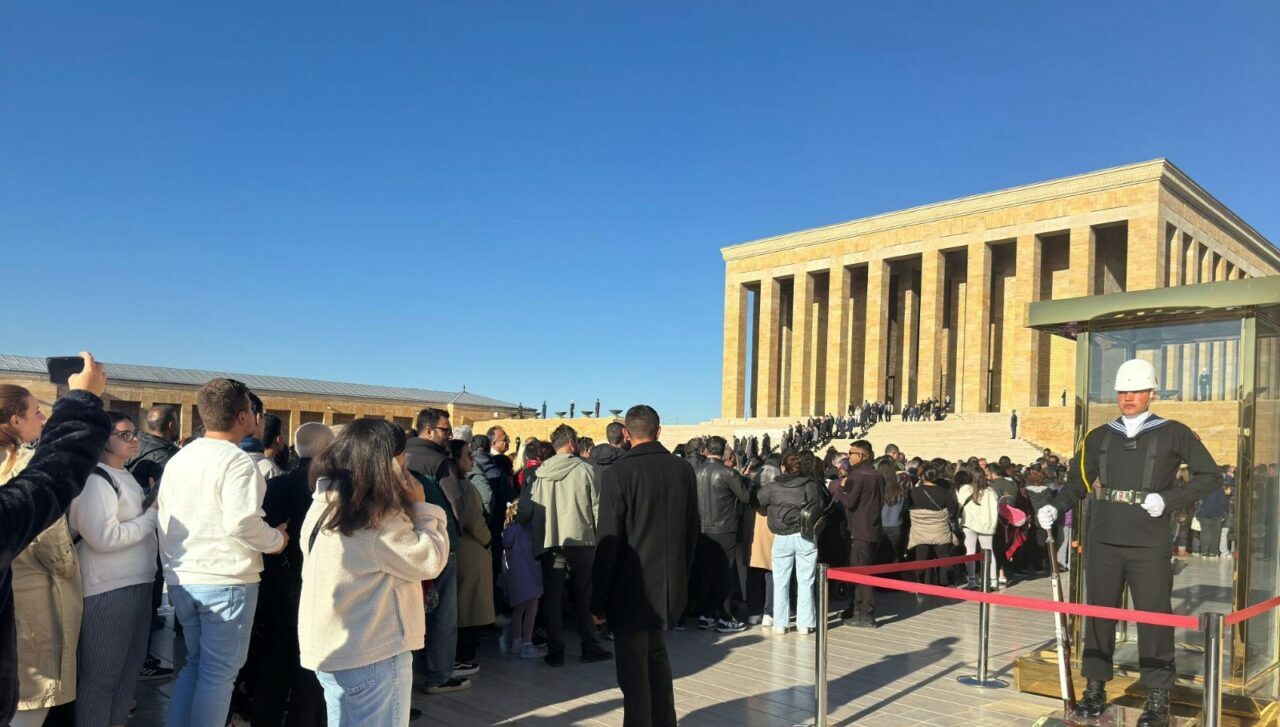 Anıtkabir’de 10 Kasım öncesi ziyaretçi yoğunluğu Anıtkabir’de 10 Kasım öncesi ziyaretçi yoğunluğu