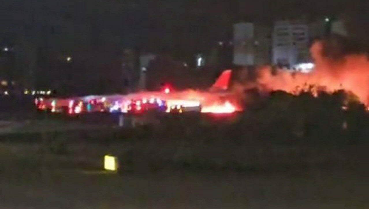 Antalya Havalimanı’na inişe geçen uçakta yangın! Antalya Havalimanı’na inişe geçen uçakta yangın!