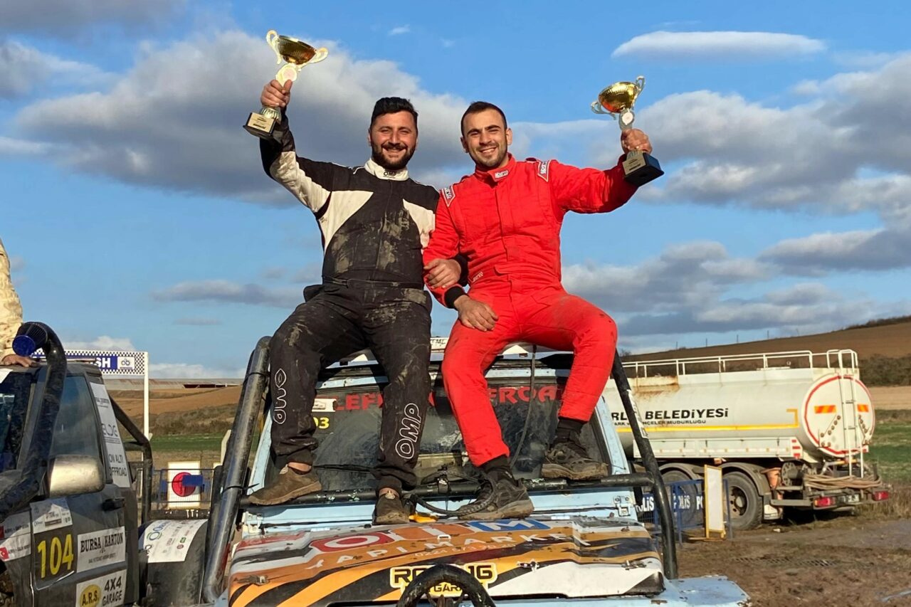 Bursalı pilot kendi tasarladığı araçla Türkiye şampiyonluğuna koşuyor Bursalı pilot kendi tasarladığı araçla Türkiye şampiyonluğuna koşuyor