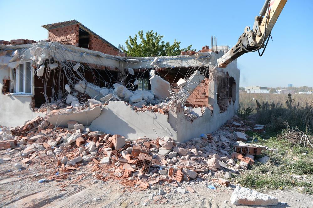 Bursa’da kaçak evlere balyoz!