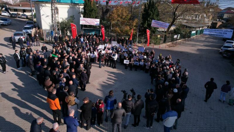 Bursa’da köylülerden çöplük eylemi Bursa’da kent merkezinin içerisinde kalan Hamitler Katı Atık Tesisleri’nin Karacabey’in