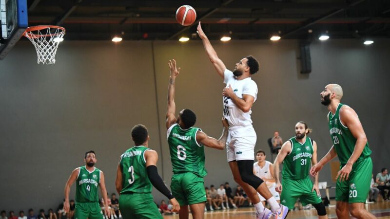 TOFAŞ ile Bursaspor Basketbol bugün saat 15.30’da parkeye çıkacak.