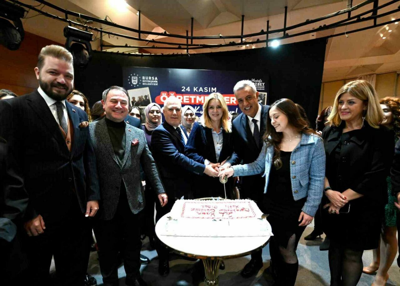 Başkan Bozbey öğretmenlerle buluştu: “Bursa’nın geleceği emin ellerde” Başkan Bozbey öğretmenlerle buluştu: “Bursa’nın geleceği emin ellerde”