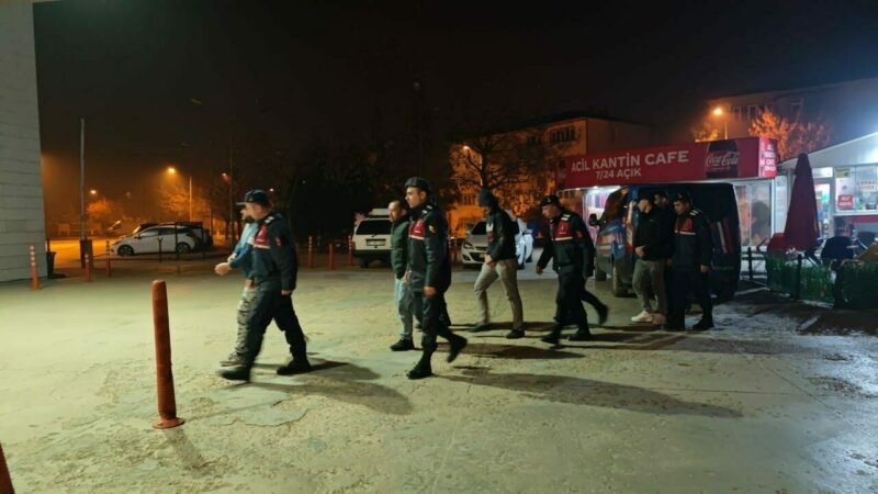 Bursa'nın İnegöl ilçesinde yasa dışı yollarla yurda girdikleri belirlenen 7