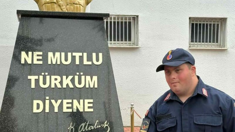 Bursa'nın İnegöl ilçesinde yaşayan ve askerliği büyük bir tutku haline