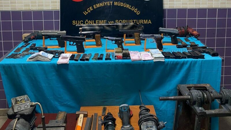 Bursa'da kaçak silah imalatı ve satışı yaptığı iddiasıyla gözaltına alınan