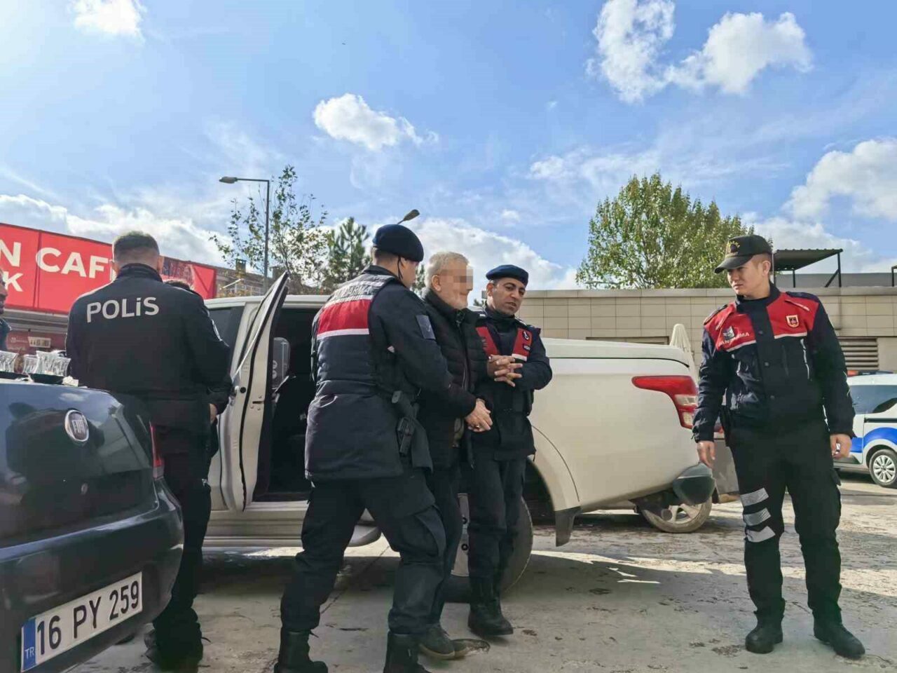 Bursa’da FETÖ’den aranan şahıs yakalandı Bursa’da FETÖ’den aranan şahıs yakalandı