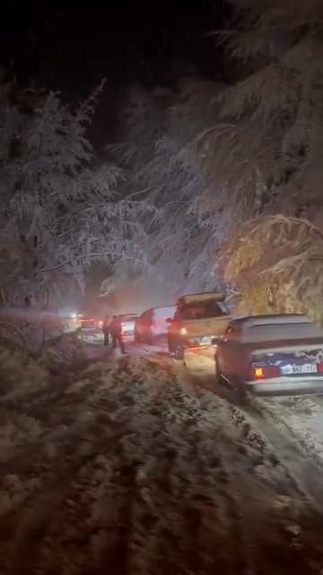 Bursa’da karla mücadele: Araçlar saatlerce mahsur kaldı Bursa’da karla mücadele: Araçlar saatlerce mahsur kaldı