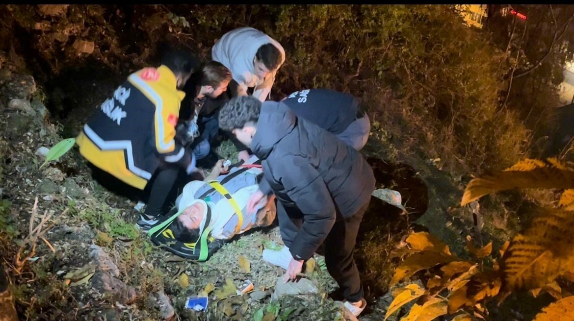 Bursa’da manzarayı seyrederken az daha canından oluyordu! Surlardan düştü Bursa’da manzarayı seyrederken az daha canından oluyordu! Surlardan düştü