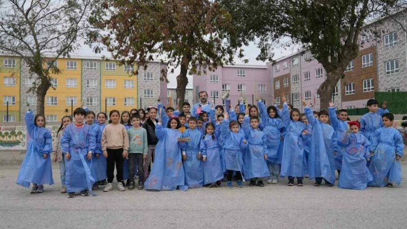 Bursa’da metrelerce duvarı minikler boyadı Gürsu Belediyesi’nin ara tatil için hazırlanan programları birbirinden farklı etkinliklerle