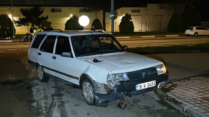 Bursa'nın İnegöl ilçesinde otomobil ile çarpışan motosikletin sürücüsü ağır yaralandı.