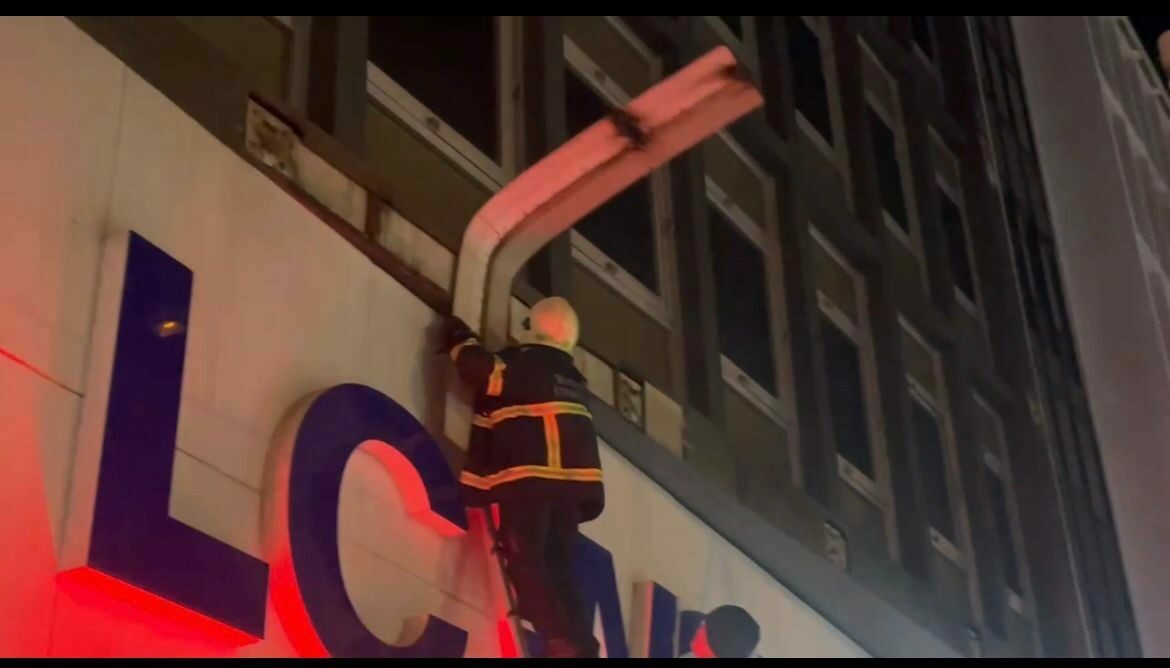 Bursa’da şiddetli lodos hayatı felç etti Bursa’da şiddetli lodos hayatı felç etti