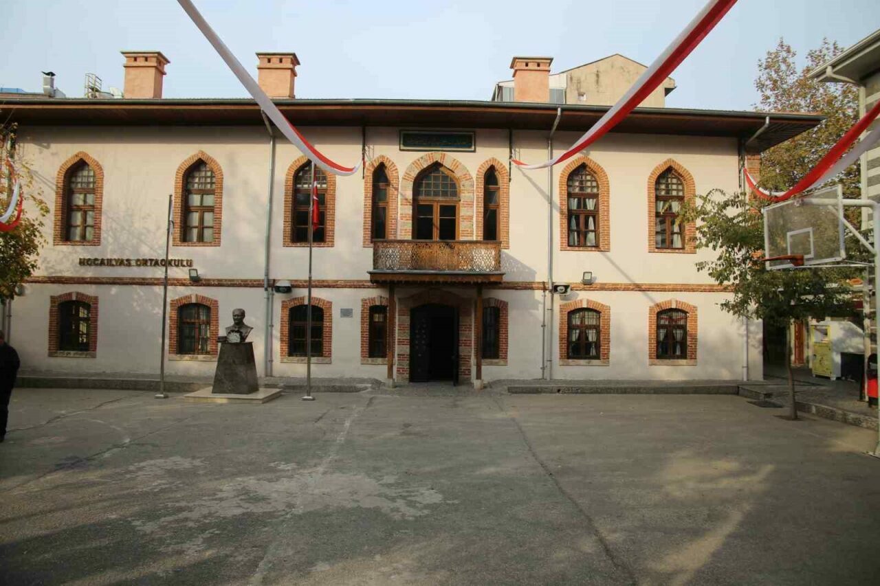 Bursa’da Türkiye’nin aralıksız en uzun eğitim öğretim veren okulu tam 556 yıldır ayakta! Bursa’da Türkiye’nin aralıksız en uzun eğitim öğretim veren okulu tam 556 yıldır ayakta!