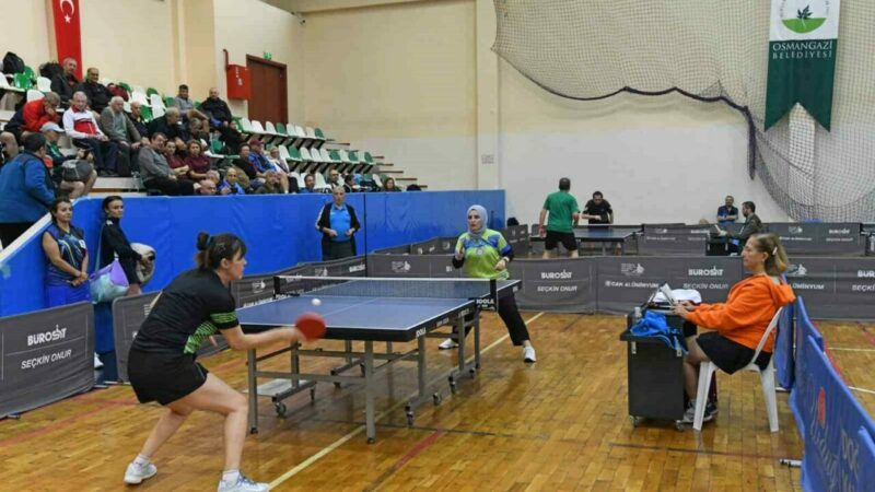 Bursa’da Ulusal Veteran Masa Tenisi Turnuvası sona erdi Osmangazi Belediyesi ve Bursa Veteran Masa Tenisçileri Spor Kulübü işbirliğinde