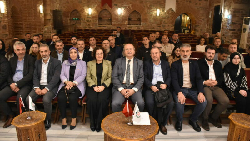 Bursa'da, Dünya Gönüllüler Derneğince "Uyuşturucu ile Mücadele Semineri" düzenlendi.