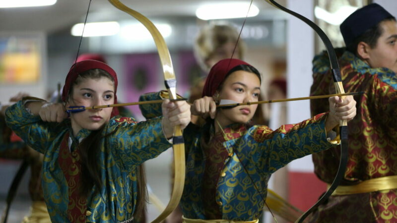 Bursa'da faaliyet gösteren Akıncılar Geleneksel Okçuluk Spor Kulübünün sporcuları, ulusal