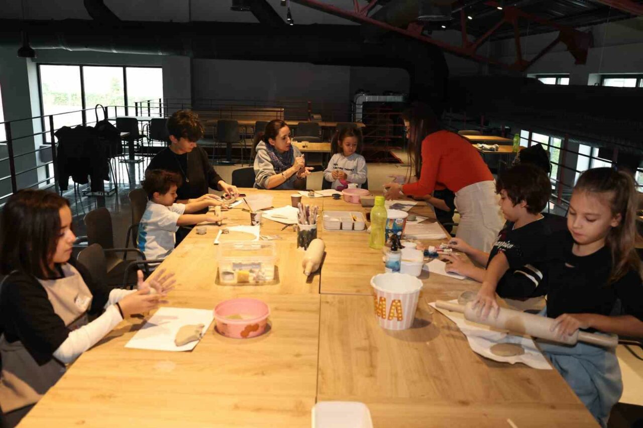 Bursa’da çocuklar seramik sanatıyla tanıştı