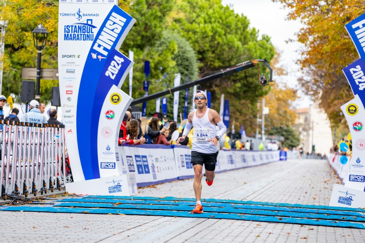 Bursalı polis memuru Küçükbahar’dan 46. İstanbul Maratonu’nda büyük başarı Bursalı polis memuru Küçükbahar’dan 46. İstanbul Maratonu’nda büyük başarı