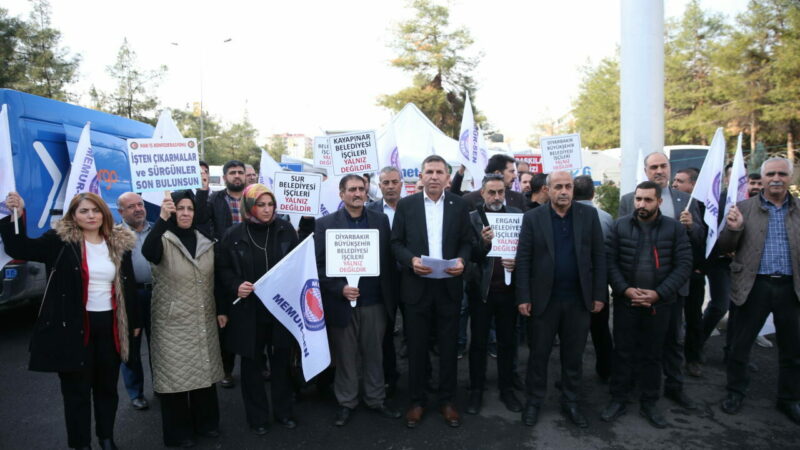 Diyarbakır'da bazı belediyelerde işten çıkarılan işçilerin eylemi devam ediyor.