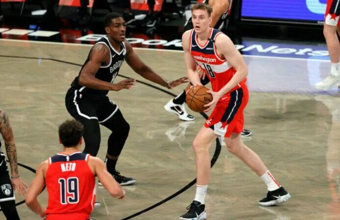 TOFAŞ’a NBA’den 2.16’lık dev pivot Mavi yeşilli kulüp, son olarak NBA takımlarından Milwaukee Bucks forması