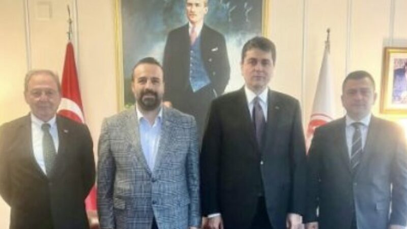 Demokrat Parti’nin yeni yönetiminde Bursa’dan kimler yer aldı? Olay Gazetesi Yazarı Ahmet Emin Yılmaz, Demokrat Parti kurultayında Bursa'dan