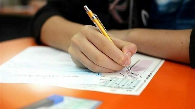 Eksi netle üniversiteli oldular! Burs kazanan da var Üniversite sınavında 106 bin öğrenci yalnızca yarım net yapabildi. Kimi