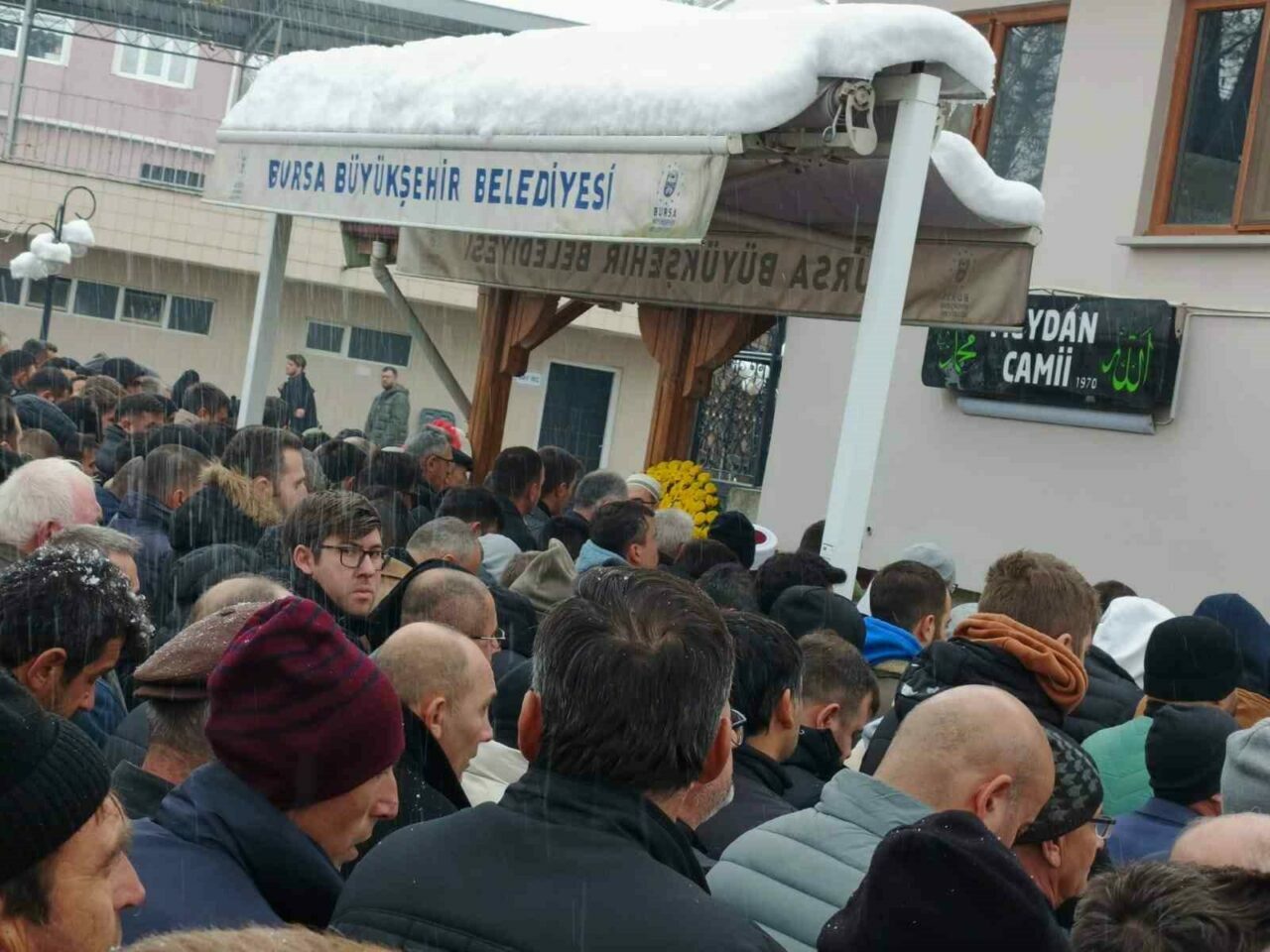 Bursa’da kahreden ölüm: Akıma kapılan 26 yaşındaki genç toprağa verildi Bursa’da kahreden ölüm: Akıma kapılan 26 yaşındaki genç toprağa verildi