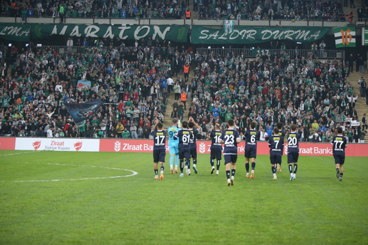Bursaspor iki kulvarda doludizgin!