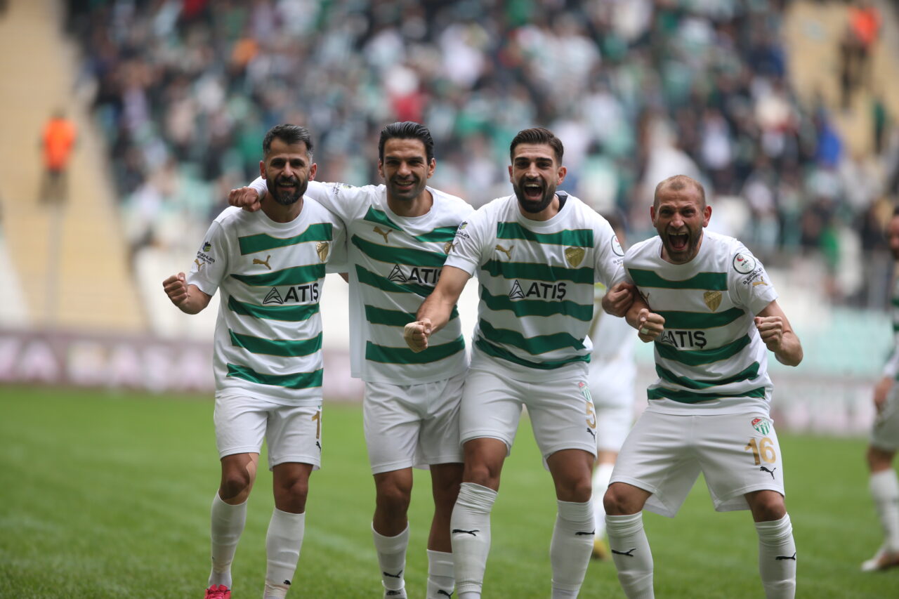 Bursaspor içeride de dışarıda da 16’yı buldu