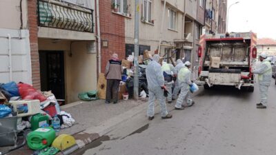 Evin bahçesinden 24 ton çöp çıktı