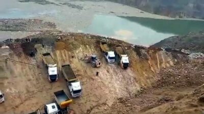 Faciadan dönüldü: Kamyonlar toprakla beraber kaydı