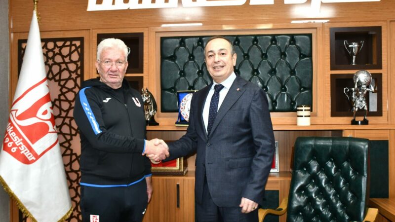Nesine 3.Lig 2. Grup takımlarından Balıkesirspor, Bursaspor'un eski teknik adam